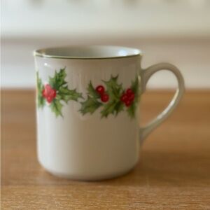 🌲 Vintage Schmidt Porcelain Christmas Holly Mug